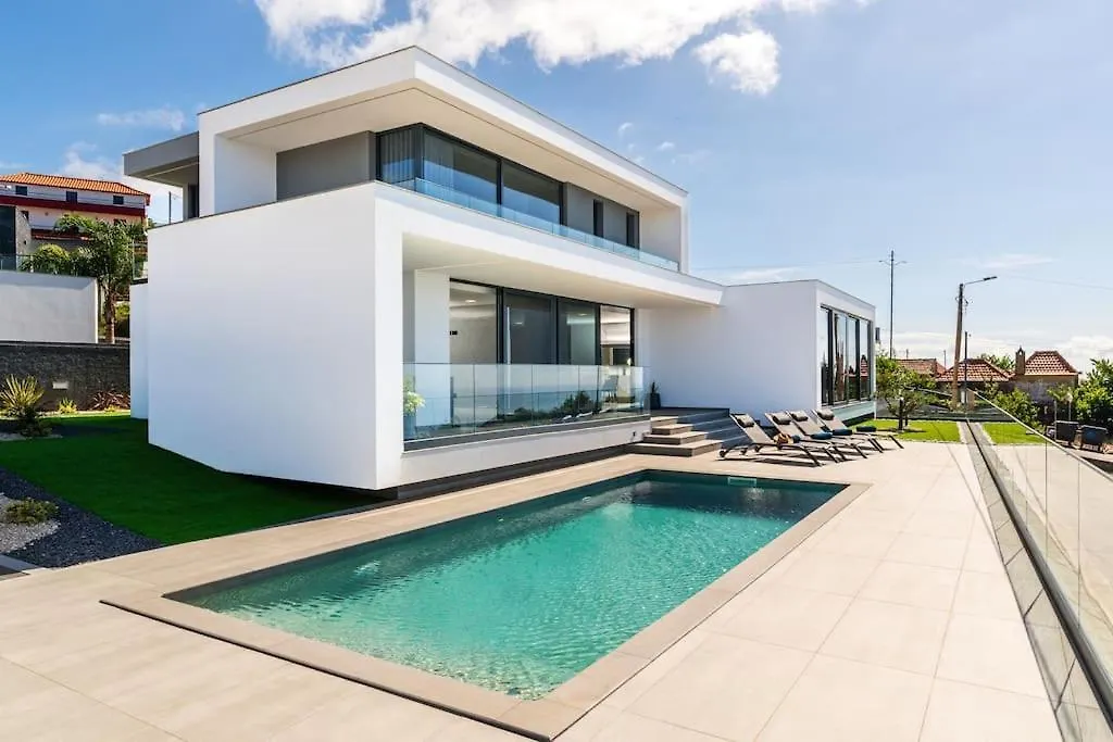 Villa Lunarenzo Seaview, Pool, Ac, Parking Calheta
